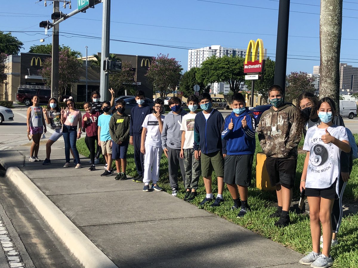 JuankyDiaz's tweet photo. Wow! #whataday @FIU #fiu #enlace sponsored by @childrenstrust #sel #EmotionalIntelligence #passionproject giving back to the community #parkcleanup 🅿️🚮🗑#mcdonaldsbreakfast 🥞ending with #fullboard #chess ♟ https://t.co/o0M9yVb2ut