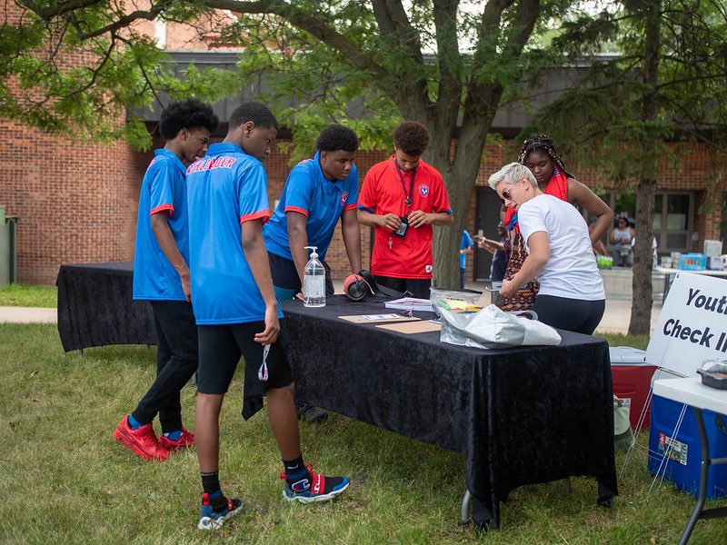 Laureus_USA's tweet image. This past Sunday we joined one of our new grant partners Heritage Youth Sports Foundation for their Northside Soccer Day in partnership with @seeds_harvest . Thanks to @Gatorade for their support &amp;amp; for coming out to capture some of the fun (we see you @PlayworksMN !) 🌟👏🏽