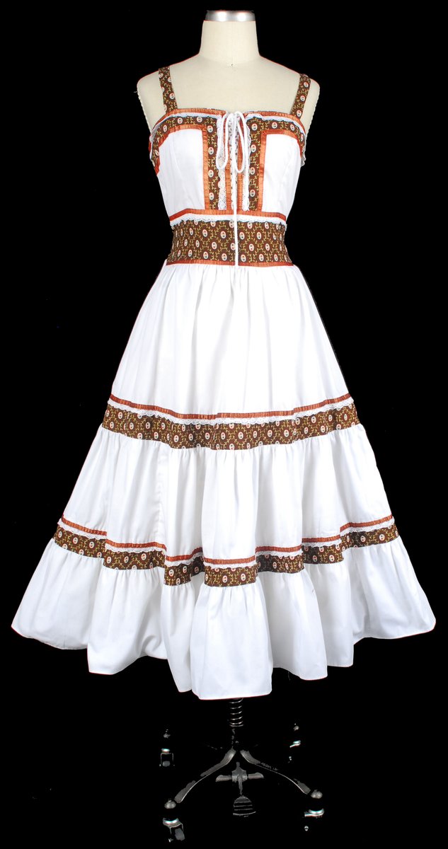 New to eBay: Vintage 70s GUNNE SAX Corset Lacing Sundress/Prarie Dress w/Calico, Satin &amp; Lace. #gunnesax Nice larger size! ebay.com/itm/1942519651…