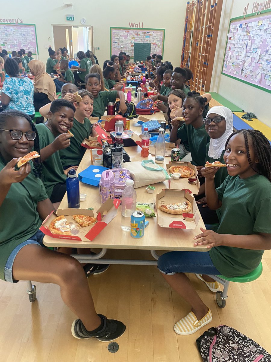 Discovery_Y6's tweet photo. The Final Chapter 📖 A pizza 🍕 perfect 🤩 surprise! Thank you to @dominos @Dominos_UK Thamesmead for providing a delicious 🤤 lunchtime treat 💛❤️ Yum 😋 #Year6 #DPS #Sliceslicebaby #Haveasliceday https://t.co/ytgXqgKoCV