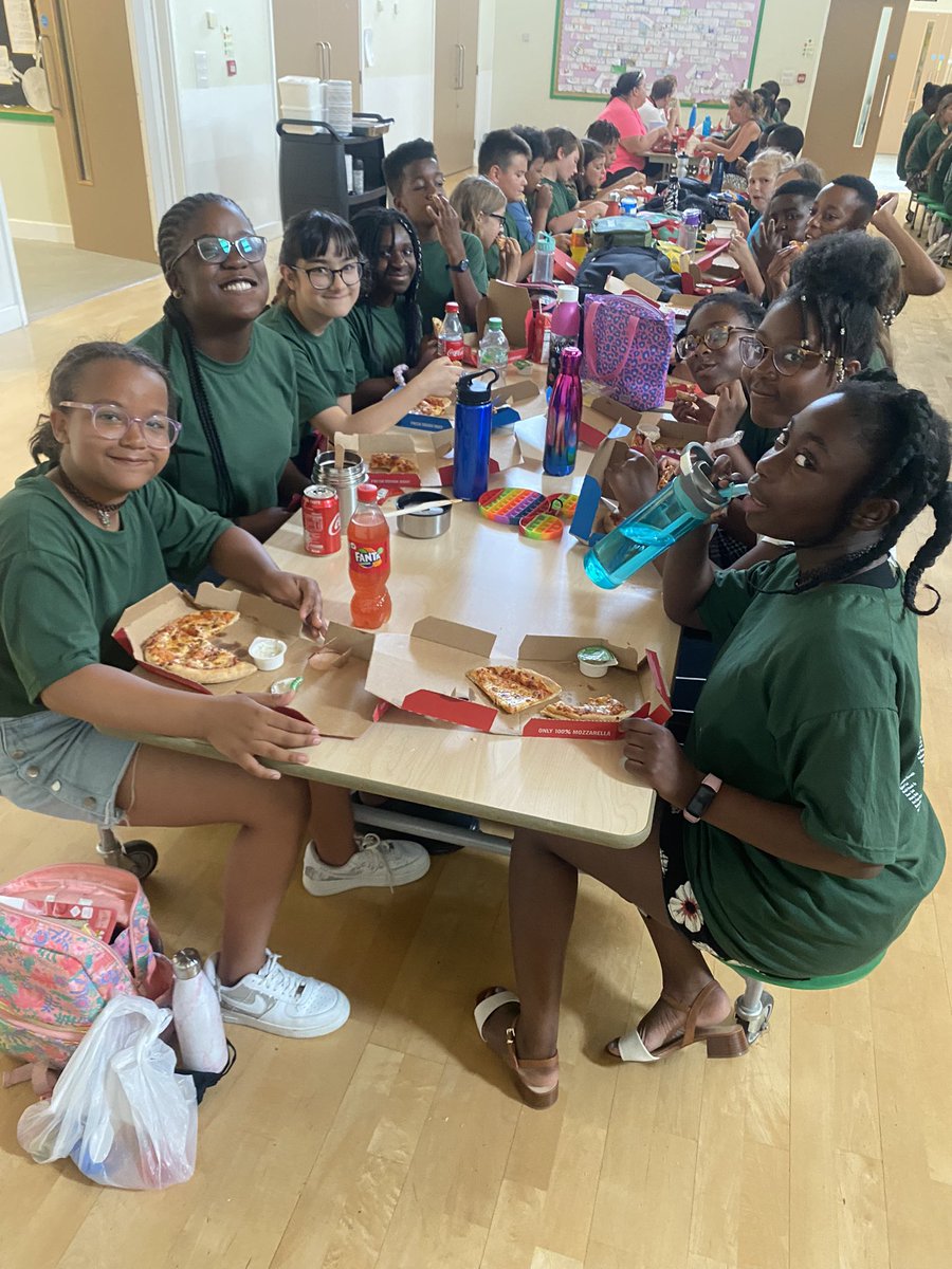 Discovery_Y6's tweet photo. The Final Chapter 📖 A pizza 🍕 perfect 🤩 surprise! Thank you to @dominos @Dominos_UK Thamesmead for providing a delicious 🤤 lunchtime treat 💛❤️ Yum 😋 #Year6 #DPS #Sliceslicebaby #Haveasliceday https://t.co/ytgXqgKoCV