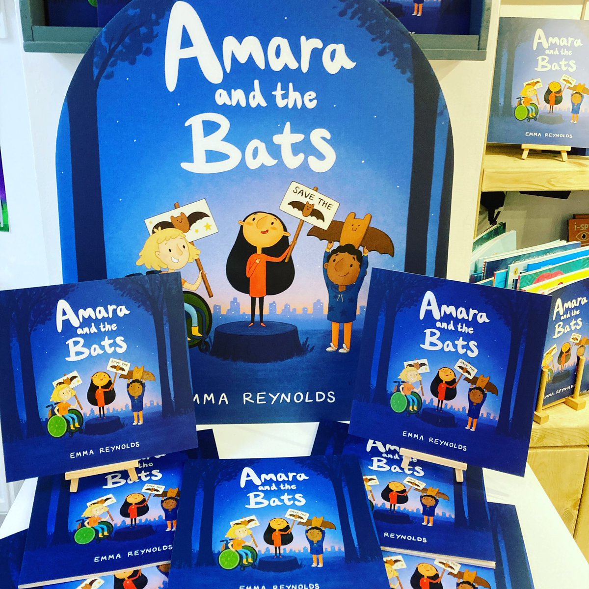 Nearly time for the #AmaraandtheBats book launch!!!! See you at 7pm 🦇