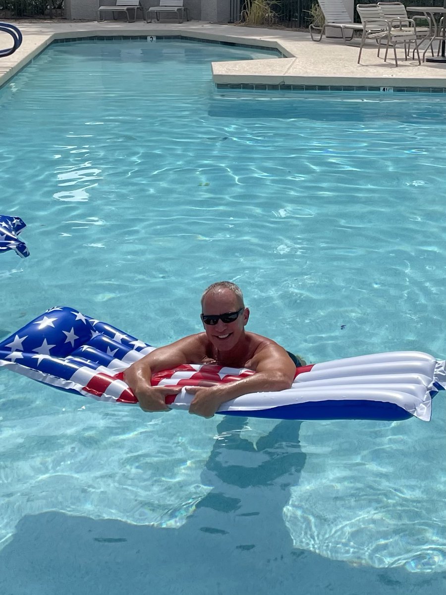 SteveGutzler's tweet photo. Made in the U.S.A. Enjoying a quick break before couple virtual leadership appointments. I hope you’re Thursday is productive and you can find pockets of simple pleasures! Best to You! #Scottsdale #Leadership #PoolBreak https://t.co/gknUXfTT4j