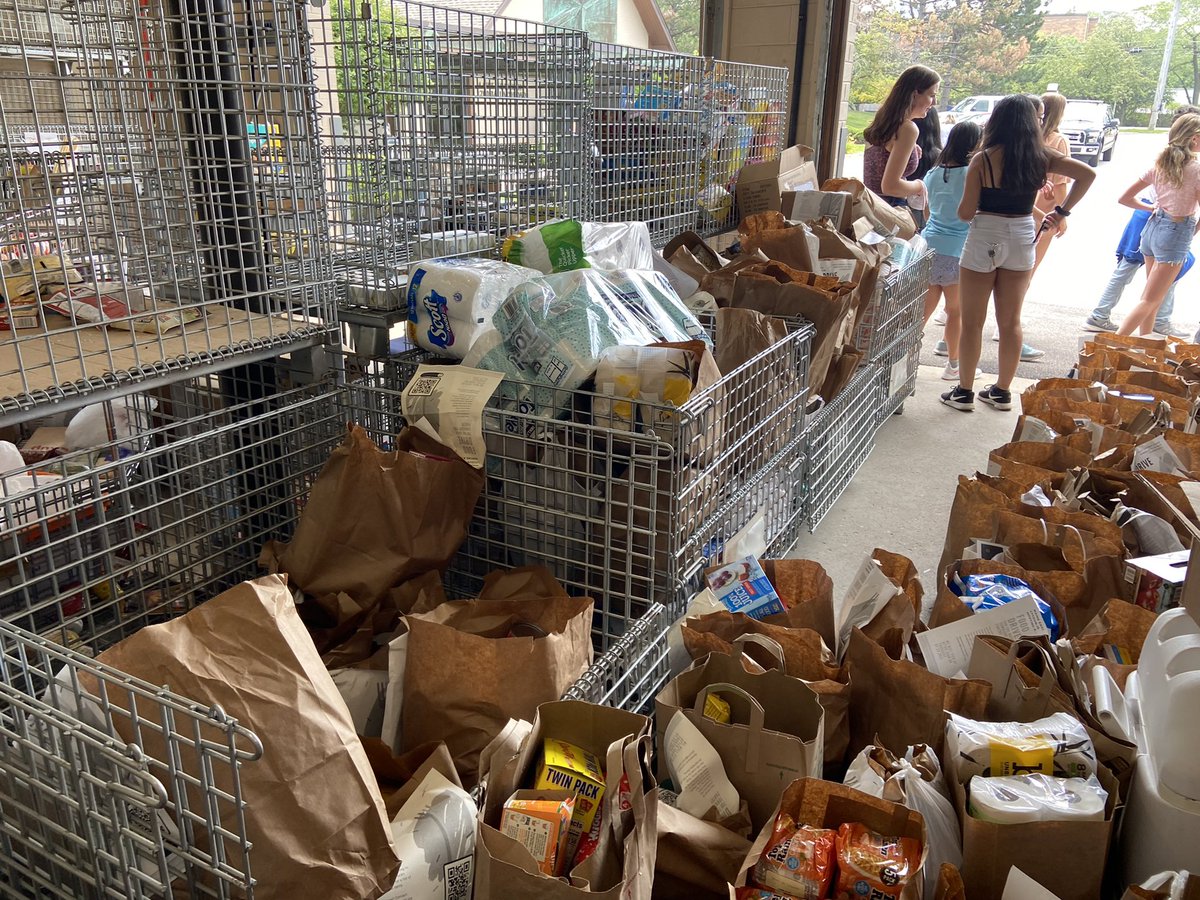 Thanks <a href="/TheMathRab/">Evan Rabens</a>, <a href="/MeltonBiology/">Mr Melton</a>, and <a href="/judtyler/">Judy Tyler</a> for helping today! Thanks to the generosity of Park Ridge and Niles residents <a href="/Maine_East/">Maine East HS</a> students gathered hundreds of bags of food for the Maine Township food pantry!