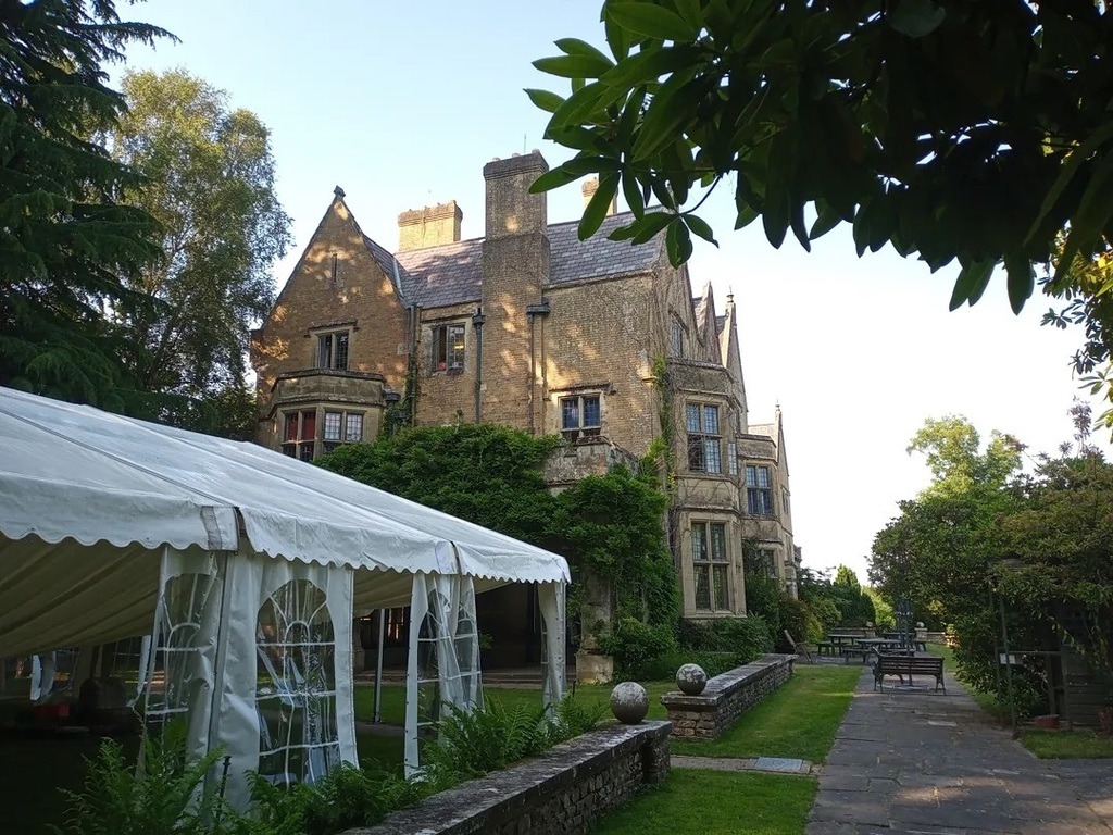 MinsteadLodge's tweet photo. Premium Marquees have been busy starting to set up for this weekends wedding celebrations and it is looking lovely π₯°
#premiummarquees #newforestevents #newforestvenue #newforestcelebration #newforestweddings #countryhouse #countryhousevenue #country⦠https://t.co/bruIaU5Cau https://t.co/7WHTQ2Wis3