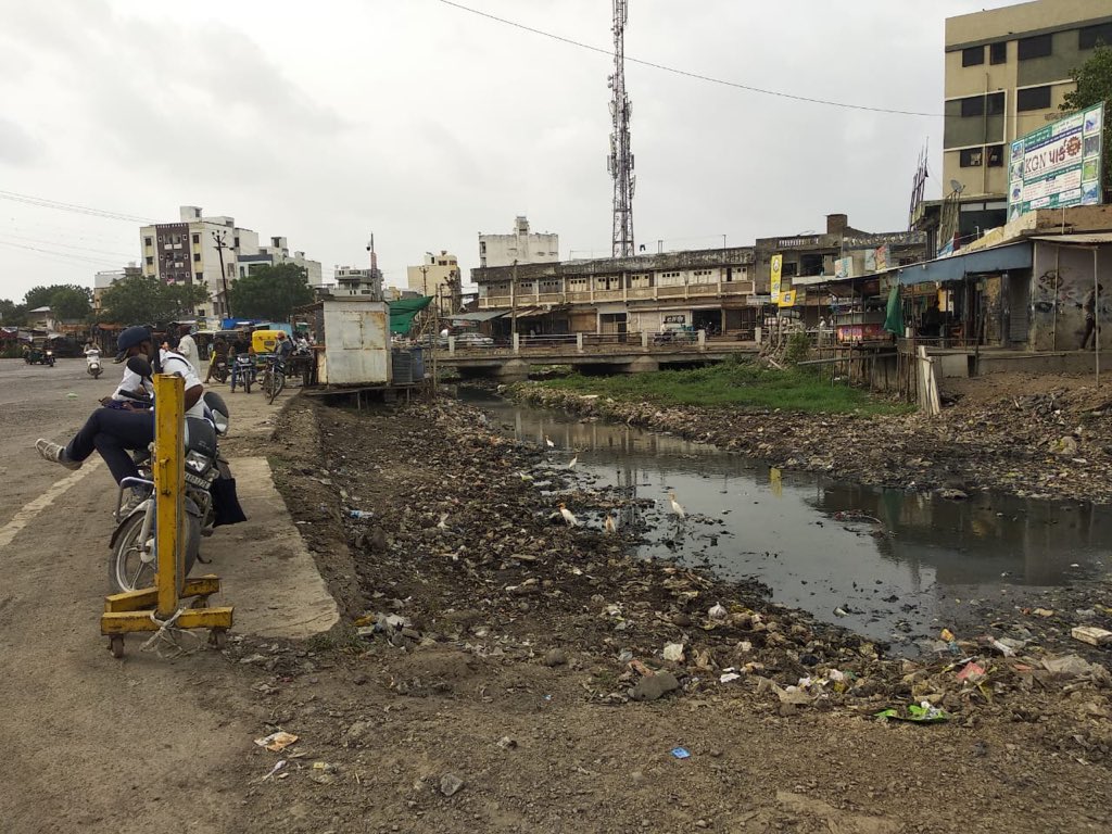 BotadNagarpali3's tweet photo. Third day of cleaning as per directed by @AhmedabadRcm sir https://t.co/i0CC8Z3S5B