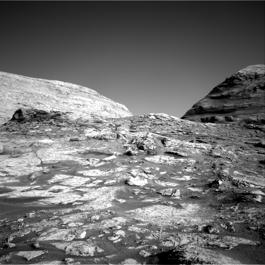 MarsMissionImgs's tweet photo. #CuriosityRover image taken on #Sol3183 at 3:54:30.010 PM with #Navcam #Mars #NASA #Space https://t.co/FUPX07zeOd