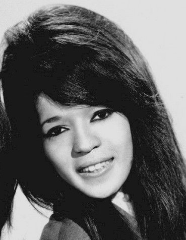   Happy Heavenly Birthday Estelle Bennett!  C]B)          