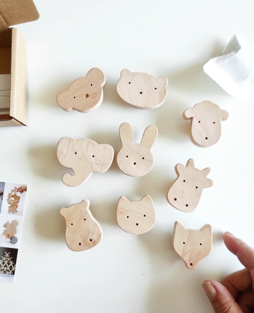 Mielasiela_Toys's tweet image. Our popular nursery animal knobs are the easiest way to update your baby's furniture. You can choose from 15 animals. We have 6 flowers as well. ⁠
Have a look :) Link to the store in bio.⁠
⁠
⁠
⁠
#nurseryedecorideas #nurseryknobs #kidsdrawer #mode… instagr.am/p/CRoxioBju5d/
