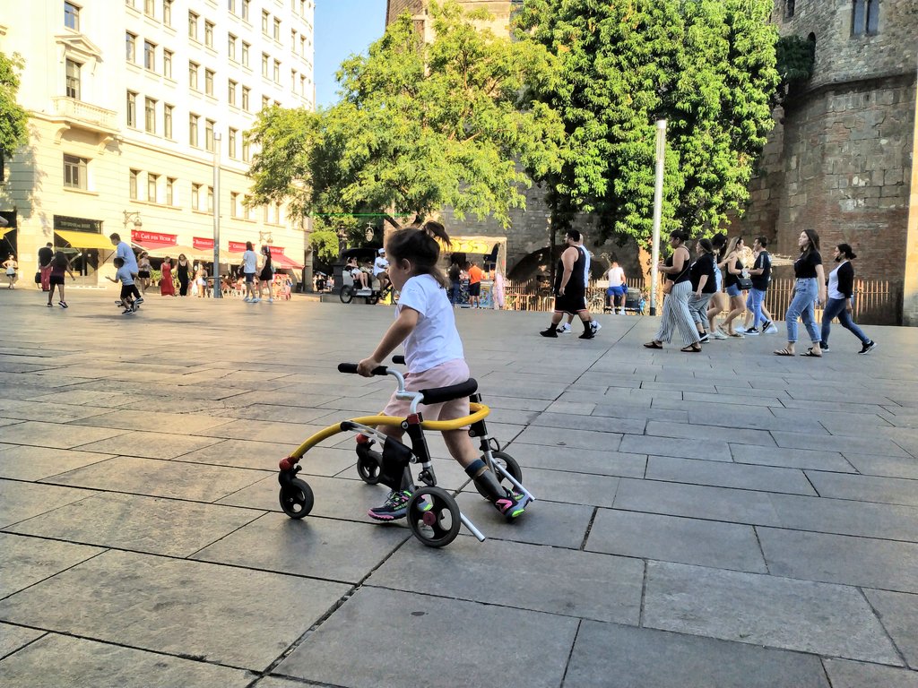 Hem anat a entrenar a la Plaça de la Catedral💫
Sabeu què? La primera empresa a qui hem demanat de col·laborar en la cursa ens ha dit que NO. Quin impacte! però no passa res, seguim endavant!