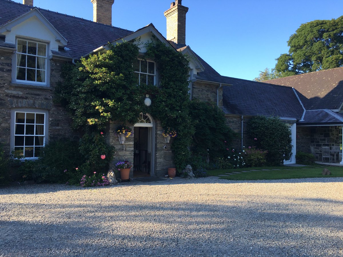 We have a room become available for tomorrow at £390 and on Sunday at £320. Both are per couple for dinner, bed and breakfast.