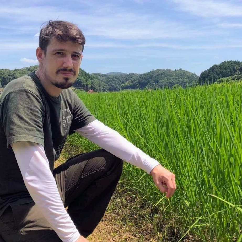 Visiting the rice paddies containing Hattan-so 八反草 up in Northern Hiroshima. Come early Autumn, we will use this precious heirloom rice to brew numerous styles of Fukucho sake. For now, time to just soak in the stunning natural beauty surrounding the fields. #fukucho #sake
