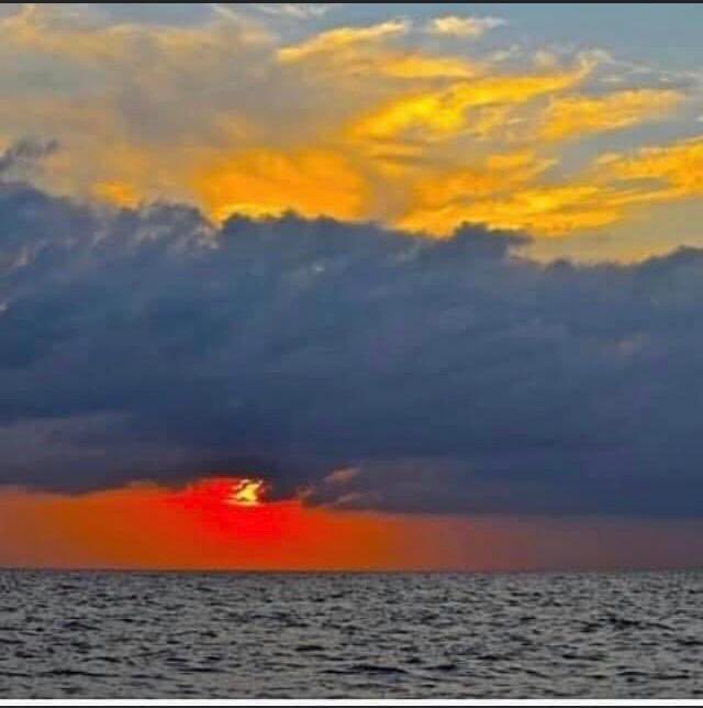 RestrepoJCamilo's tweet photo. La bandera como debe ser; lo dicen hasta las nubes. https://t.co/mBauLoL4uo
