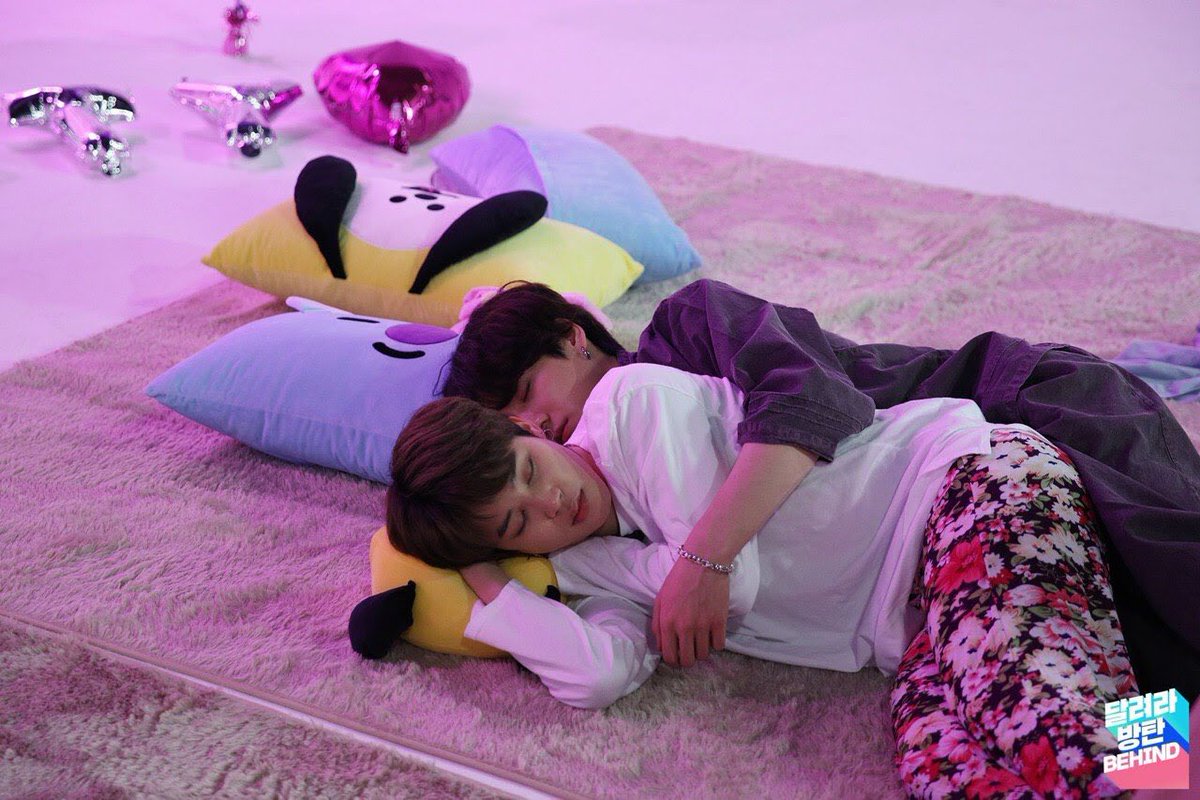 TheMoon_HisSun's tweet photo. BTS Run Behind Biggest Jikookers https://t.co/279C4cXvgw
