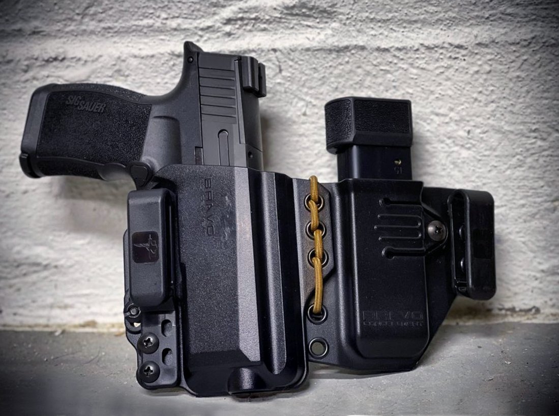 BravoHolsters's tweet photo. When you watch a video of @bravoconcealment talking about a
“linked” holster. I’m digging my “flex linked”hostler by using bungee cord to link!!
Repost from @gonzofcc
#sig #m2elitetactical #bravoconsealment #p365 #flexlink https://t.co/OAGgwovO8d