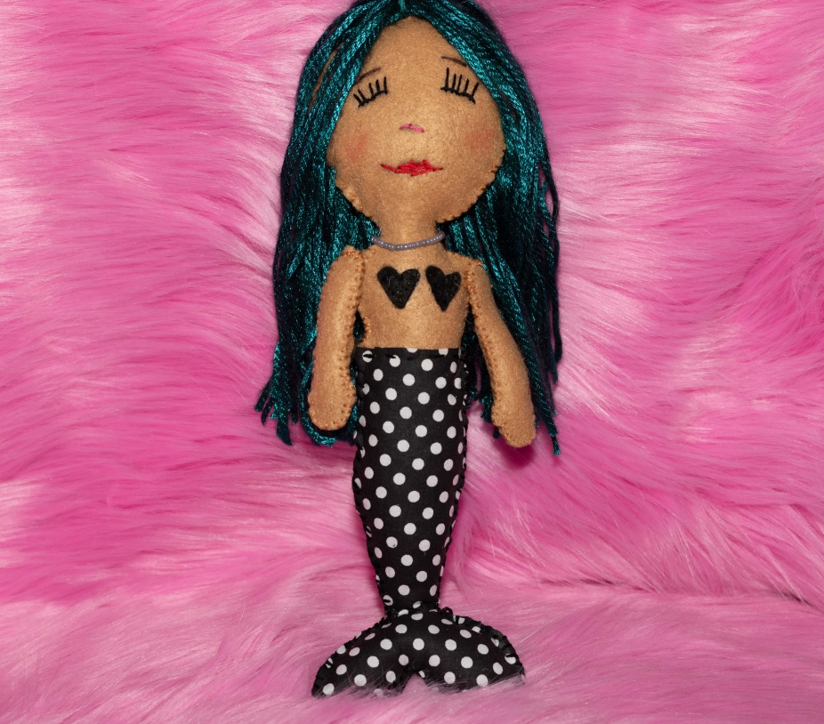 Handmade_Toys's tweet photo. Fabric Mermaid Dolls https://t.co/GAxe6ol14l https://t.co/pfMLr6SteL
