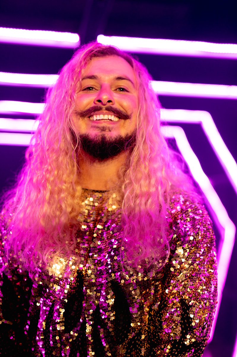 robbycreasey's tweet photo. Does this sparkle with you? ✨ @HotCrazyBand live in Scottsdale, AZ. Click here: https://t.co/eqWghYiSmv 
.
.
.
.
📸: Charles Benoit https://t.co/UNDT8vOFzv