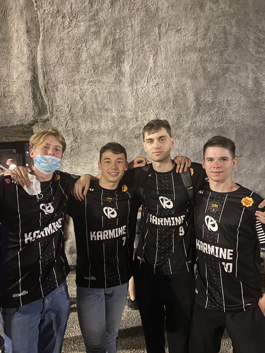 LeSeulKcMo's tweet photo. Merci les reufs pour cette journée de fous❤️ #KCORP #KELAWIN #KCORPWIN @Saken_lol @CabochardLoL @Shanky_lol @Cinkroflol @Targamas @KarmineCorp https://t.co/3QhuFiRFmq