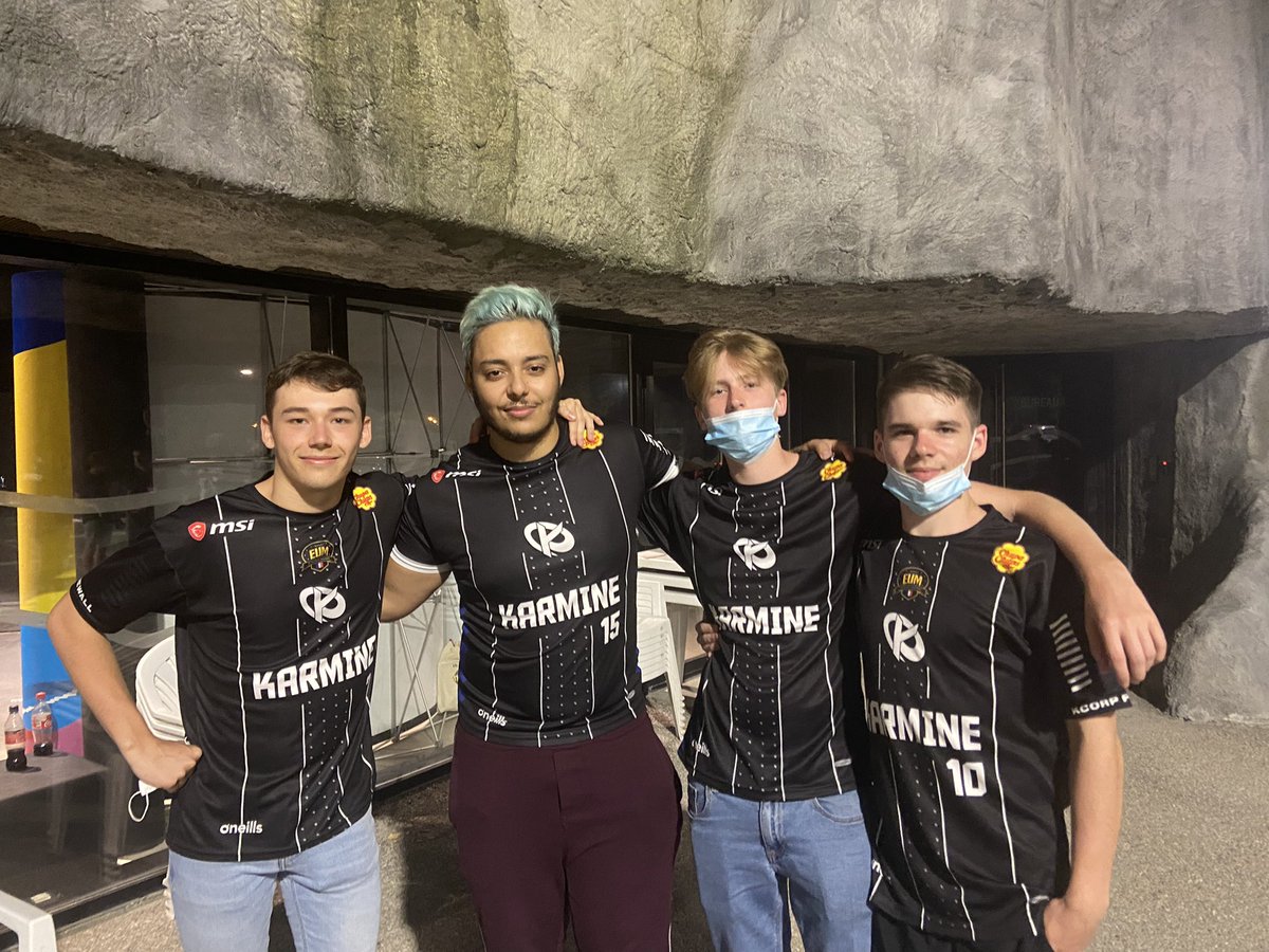 LeSeulKcMo's tweet photo. Merci les reufs pour cette journée de fous❤️ #KCORP #KELAWIN #KCORPWIN @Saken_lol @CabochardLoL @Shanky_lol @Cinkroflol @Targamas @KarmineCorp https://t.co/3QhuFiRFmq