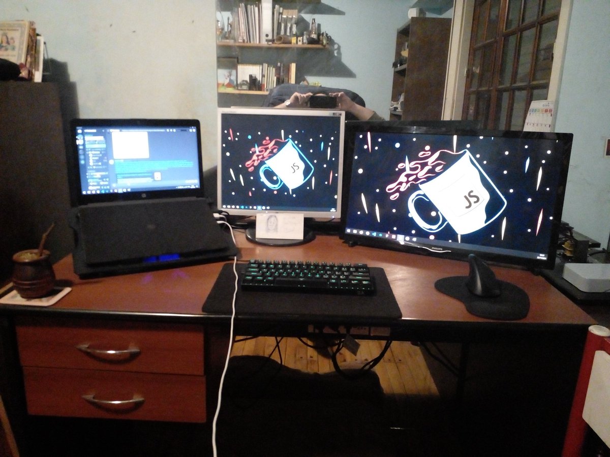 chiapa_d's tweet photo. Setup en casa 😊 https://t.co/HsR7QzDAKS
