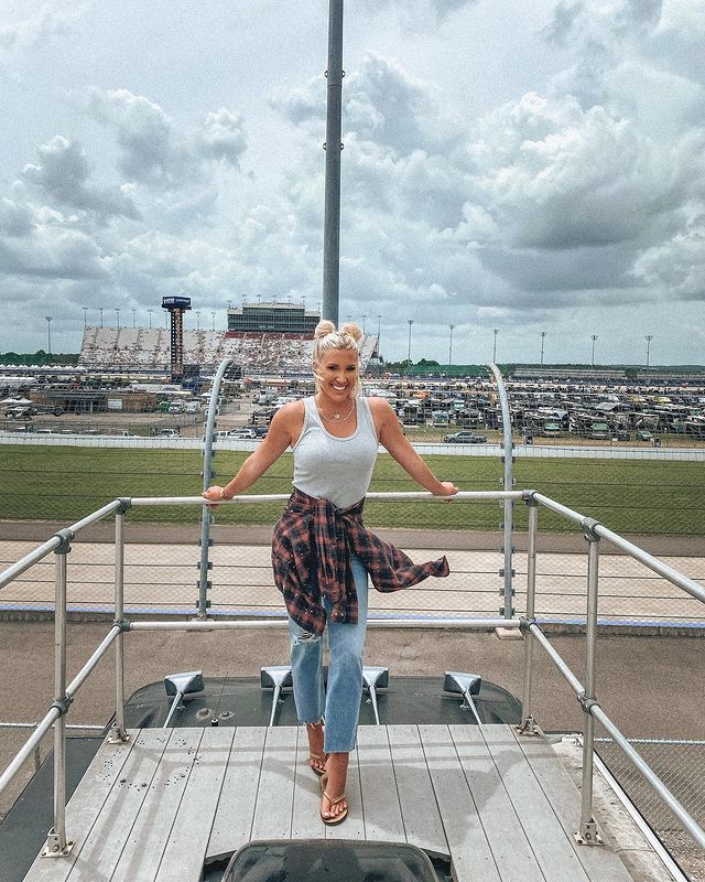 ChrisleyTV's tweet image. If you're a Sassy stan, RT this to show her some love! 💙 #ChrisleyKnowsBest #GrowingUpChrisley
📷: @_ItsSavannah_