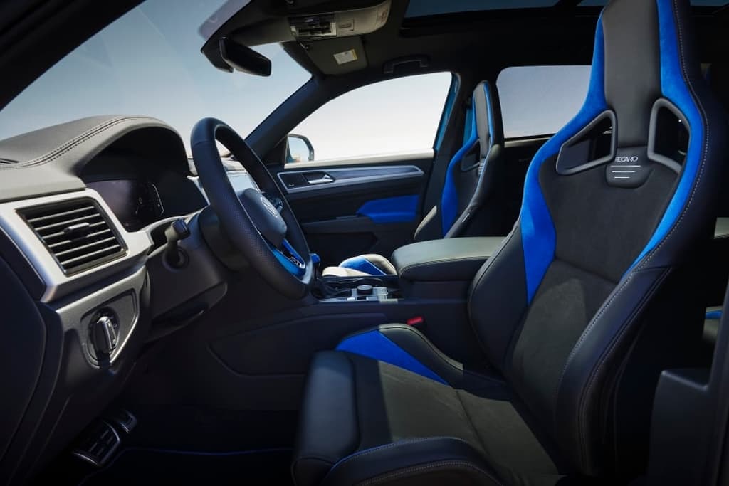 soloautos's tweet photo. Volkswagen Cross Sport GT Concept

Una pista de lo que podría ser el primer crossover deportivo de la marca ¿qué tanto más rápida puede ser una SUV que de cualquier modo pesa cerca de dos toneladas?

📰➡️ https://t.co/CEVln3BSqS @Volkswagen_MX #VWCrossSport #GTConcept #Volkswagen https://t.co/rFvqXU2bIn