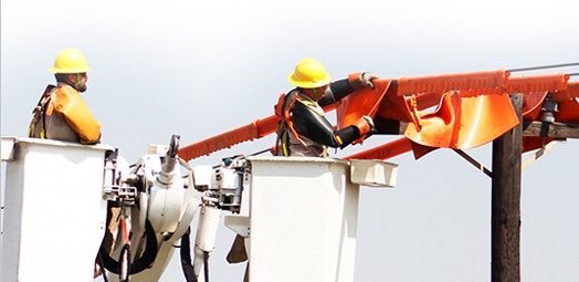 sinreservas620's tweet image. 🔌⚡️#Entérate| A las 7 PM restablecerá @CFEmx la energía eléctrica en Anacleto Canabal, colonias Emiliano Zapata, Anacleto Canabal 1ra y 2da sección.

sinreservas.mx