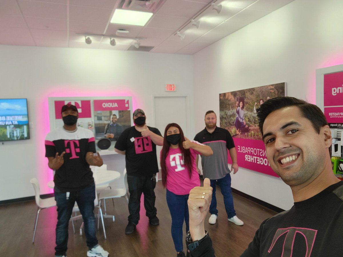 RodolfoVollmer's tweet photo. Thank you Matt &amp; the Asheboro NC team for showing me your beautiful new store... it still has that new store smell 😄 https://t.co/5lCoaLHERt