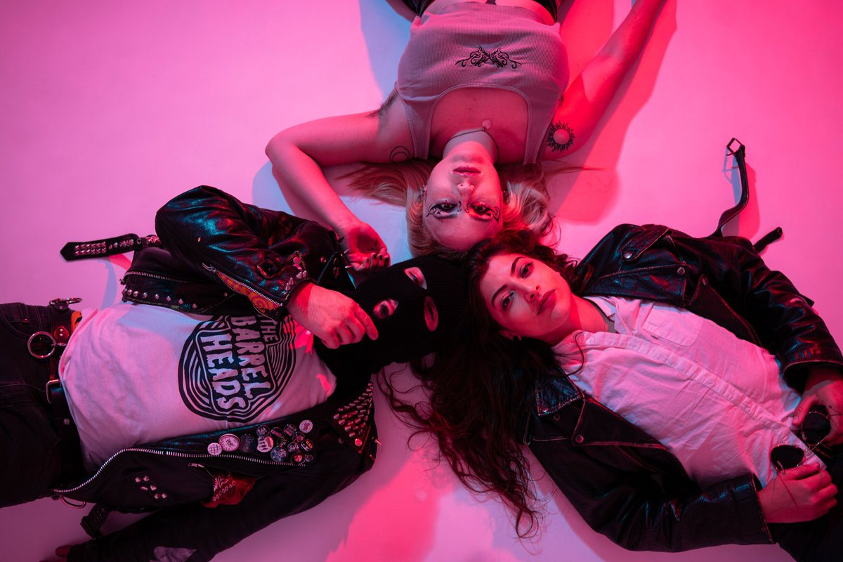 Thank you to everybody who’s been streaming Smoking Pistol!! We’ve got some really exciting things brewing that we can’t wait to share with you 💕 Link in bio for the music video!!!! Share it up