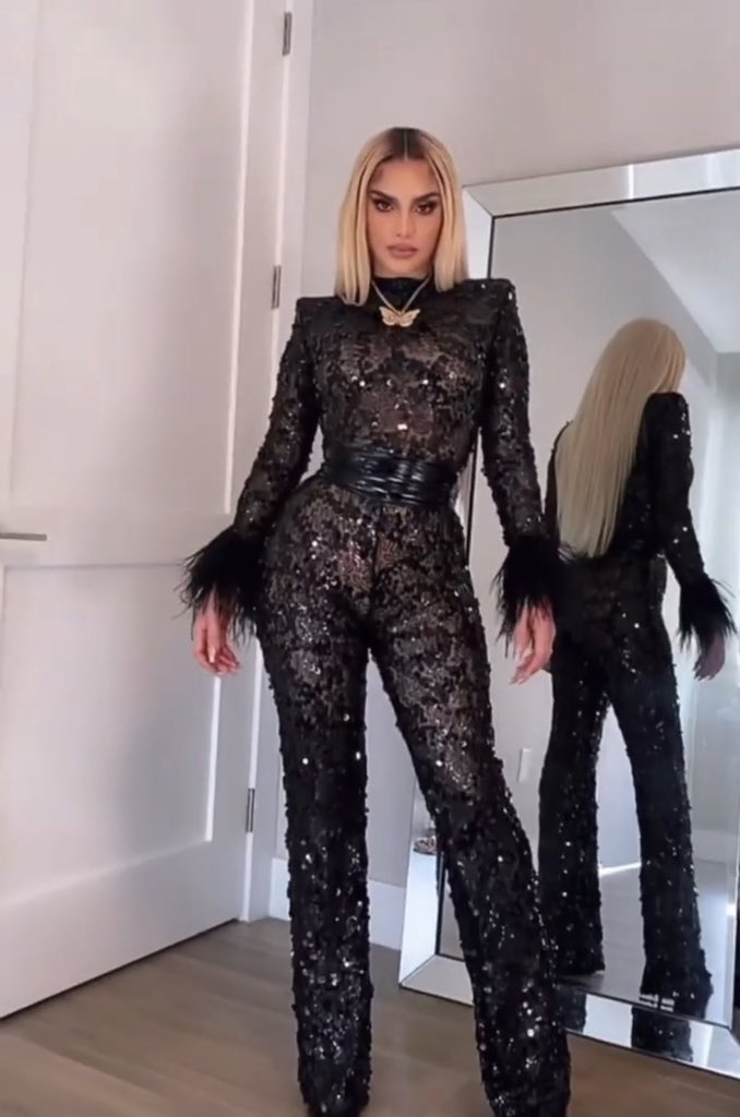 GuarderiaJuki's tweet photo. @ZYTJavier Y ese travesti?🤣 https://t.co/hiKC1YIyYL