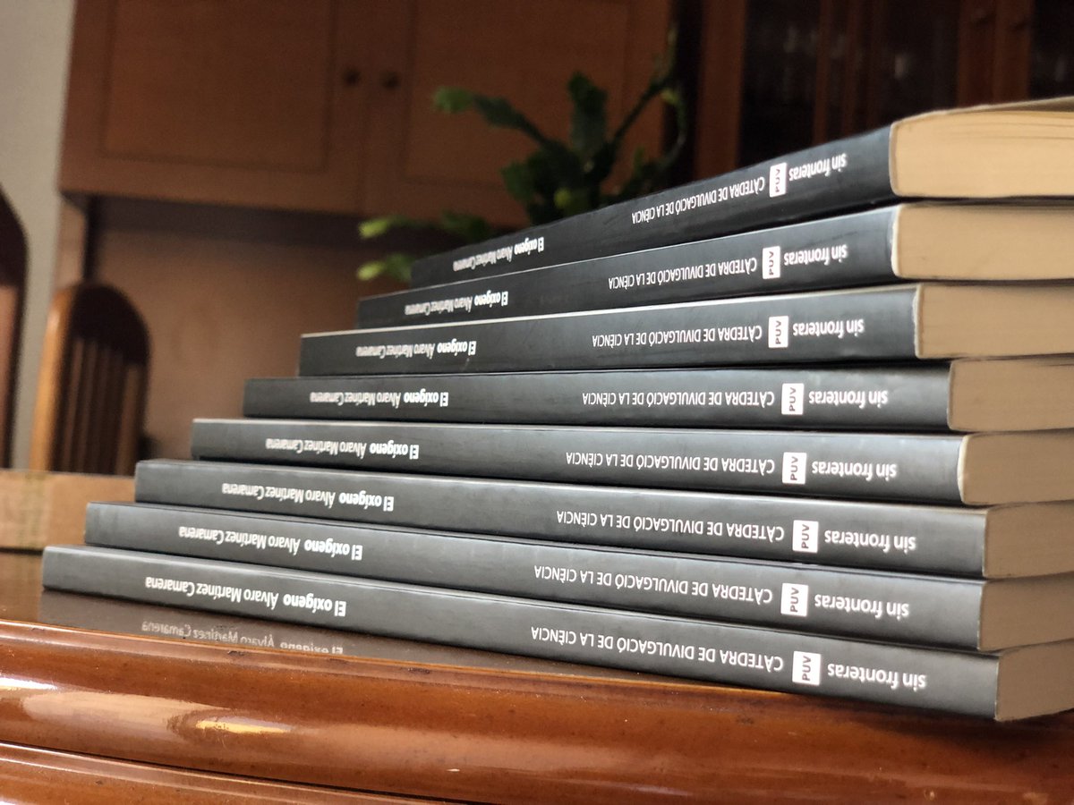 AlMar_Supra's tweet photo. Nou paquet que ha arribat hui al lab… I nova edició del llibre, esta vegada en castellà .😊😊😊 

Quin curraso de @PublicacionsUV Maite, @caromoreca @SoledatRubio i companyia, i com es nota la cura en l’edició. 😊 https://t.co/AFTrG6MChf