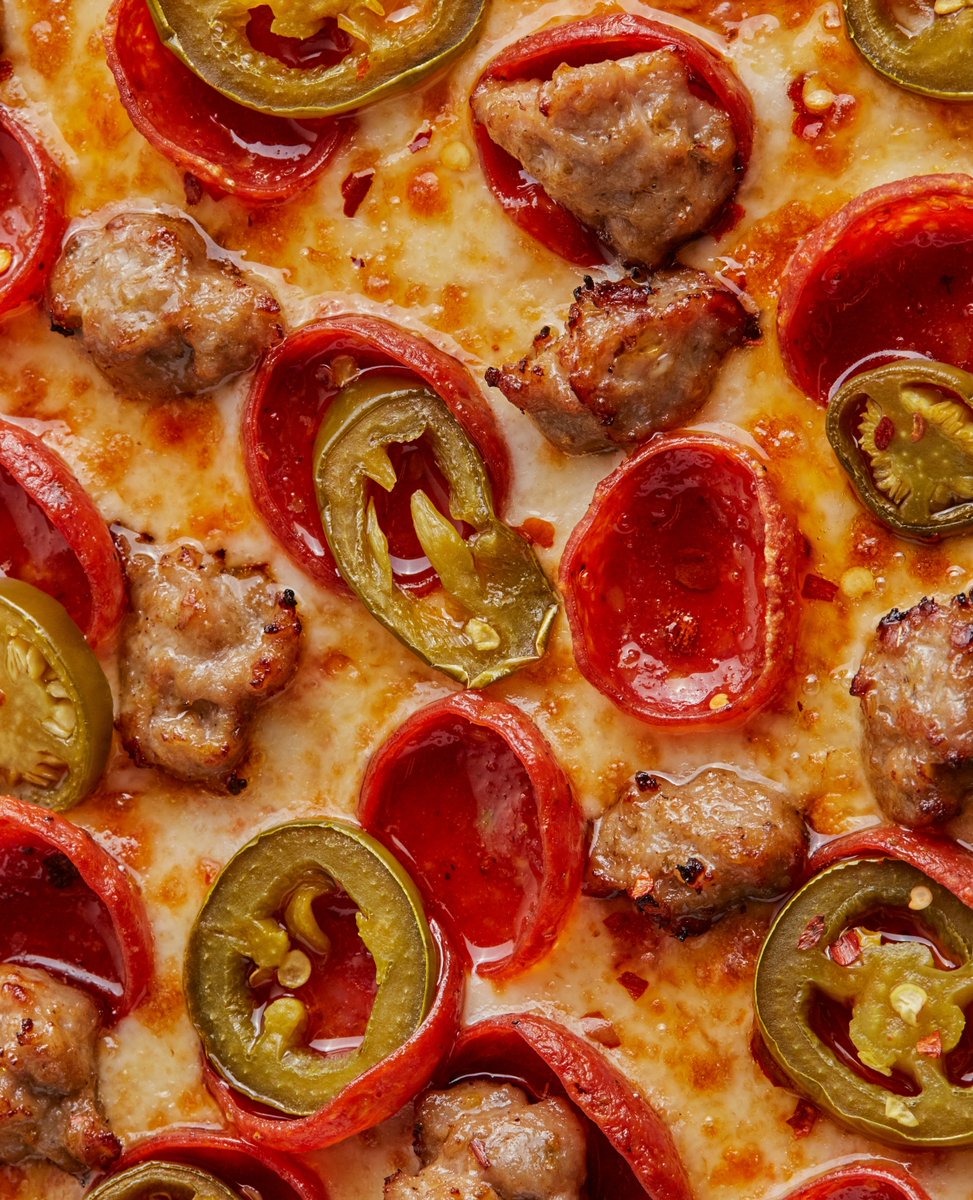 PizzaGuys's tweet photo. Can we just take a moment and admire this month's Specialty Pizza of the Month? The Fireworks Pizza 💥 🍕#PizzaGuys ⁠ https://t.co/GNzYVPsdl0