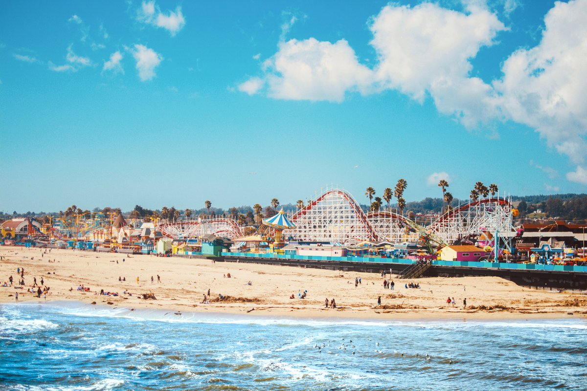 Spend a day with us in #SantaCruz ☀️ 🌊  Read our latest blog on our weekend bucket list. calistays.com/blog/2021/07/2…