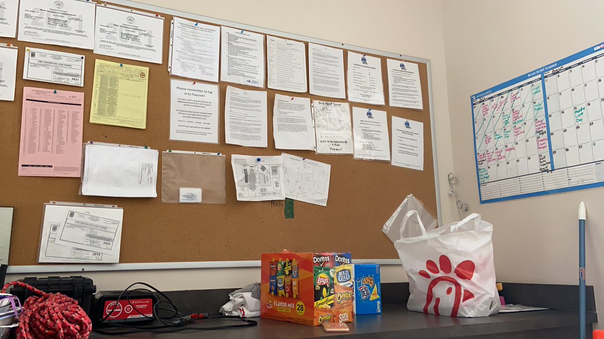 CHlifeguards's tweet image. Cleaned up the bulletin board today, nice and organized (with the addition of our new passed health inspection sheet :)) Also- thank you @CrystalAquatics for our staff lunch from chick-fil-a. #pooloftheweek #defendingchamps
