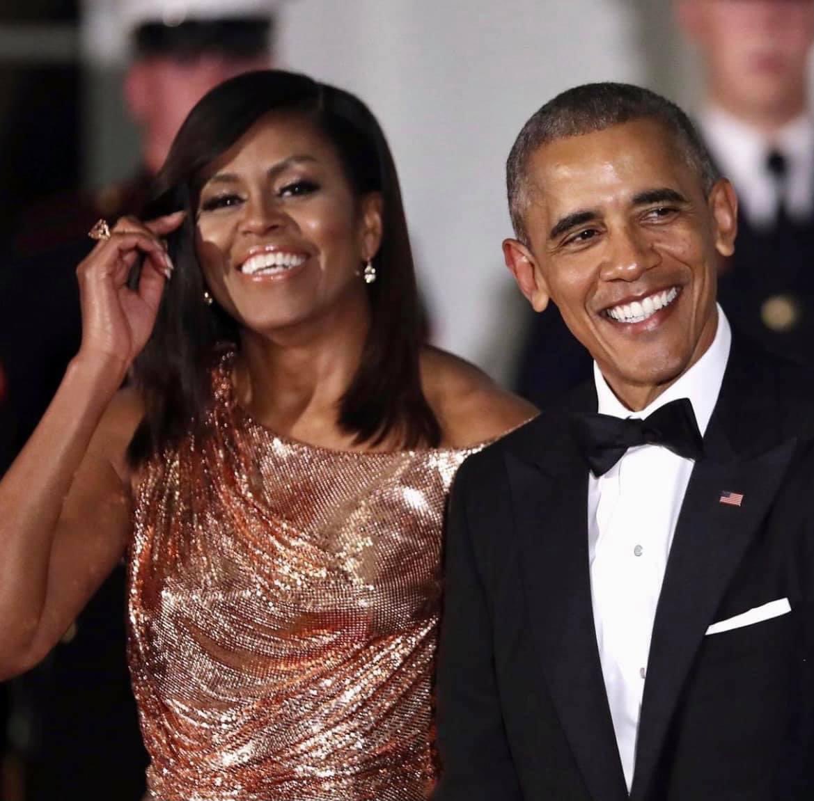 AuthorJoeNBrown's tweet photo. @KaraSnowflake @Berry7777777 @sassyskov @realDonaldTrump @MichelleObama @FLOTUS44 @ObamaFoundation So often I need some #MichellExcell and a Smile 😀 to start my day☀️.… and adding President #BarackObama 👔 is just an added motivation.
#SmileUpProject 🥰#MichelleObama 👠 https://t.co/yVPRk3qTJx