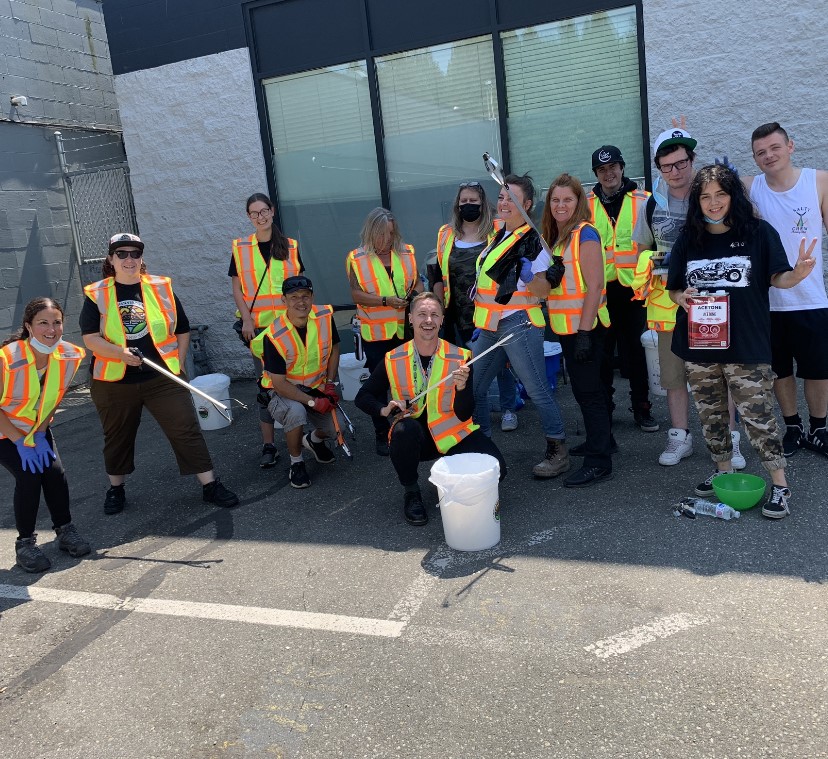 MissionMESS's tweet photo. Kudos to MCSS and everything they do to help improve the quality of life here in Mission, BC. We partnered with them on their July cleanup of the neighbourhood surrounding our emergency shelter. #ilovemissionbc #missionbc #messociety https://t.co/8guj7iUcVM