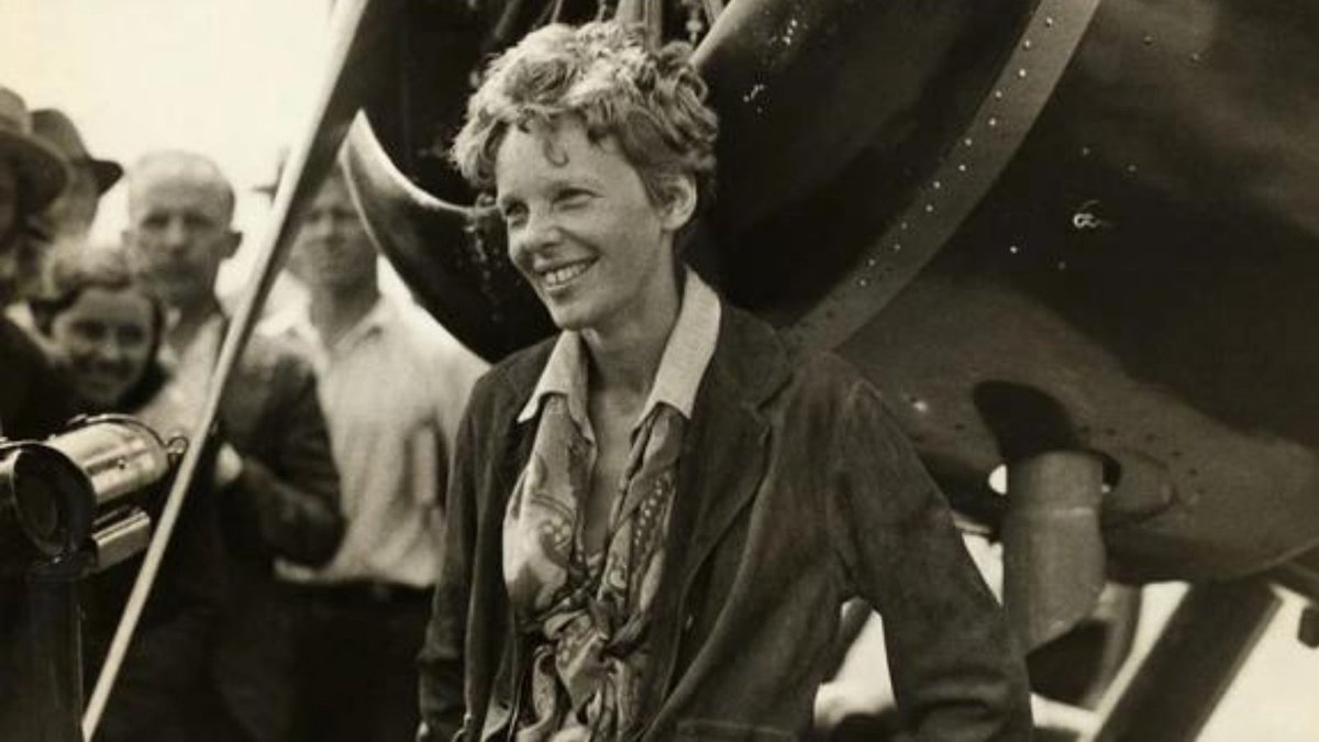 летчица эрхарт. амелия эрхарт первая женщина пилот. пилот амелия эрхарт. амелия эрхарт самолет. пилот амелия эрхарт.