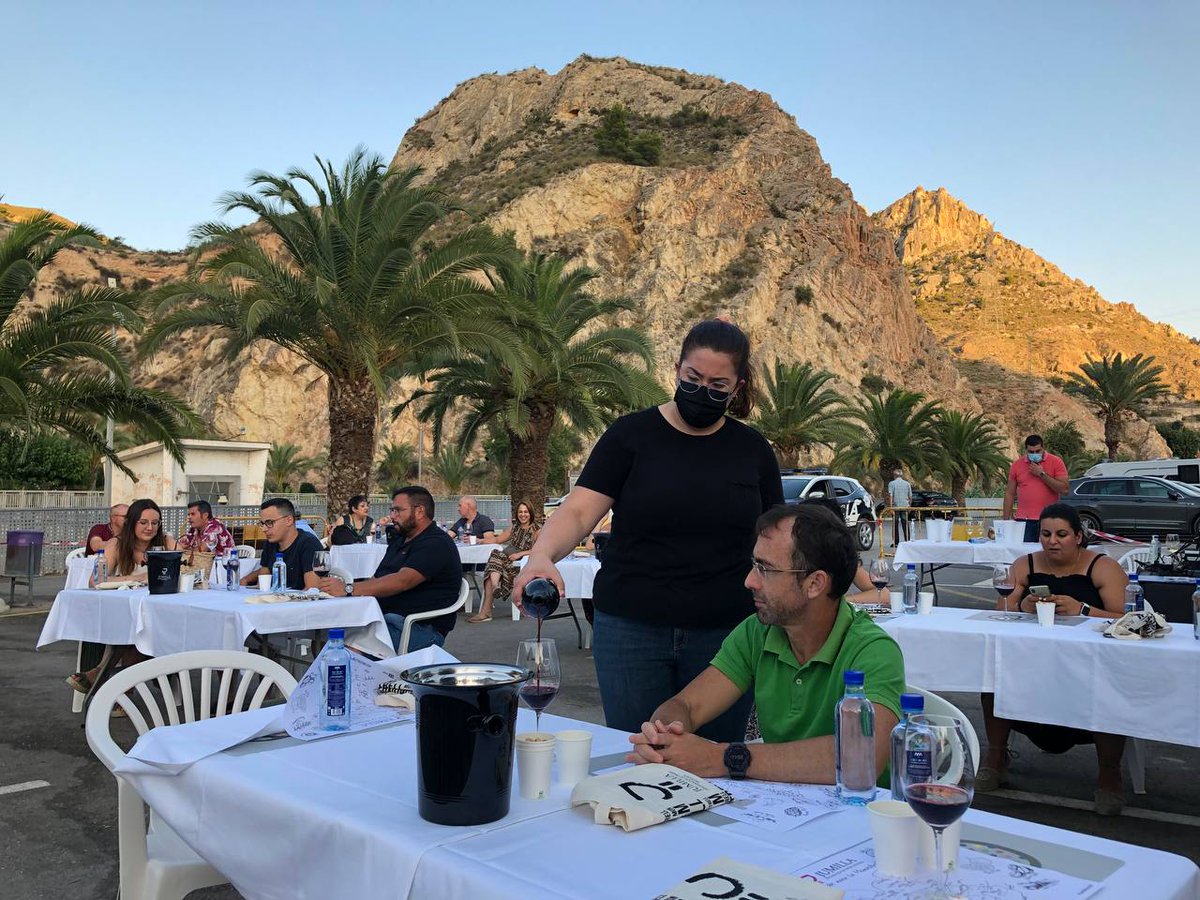 La cata de <a href="/1BODEGASXENYSEL/">BODEGAS XENYSEL</a>
<a href="/VinosJumilla/">Vinos DOP Jumilla</a>
está teniendo lugar en este pareje espectacular de la Estación de Aforos de <a href="/AytodeOjos/">Ayuntamiento de Ojós</a> con el #RíoSegura a nuestros pies ♥️🍷