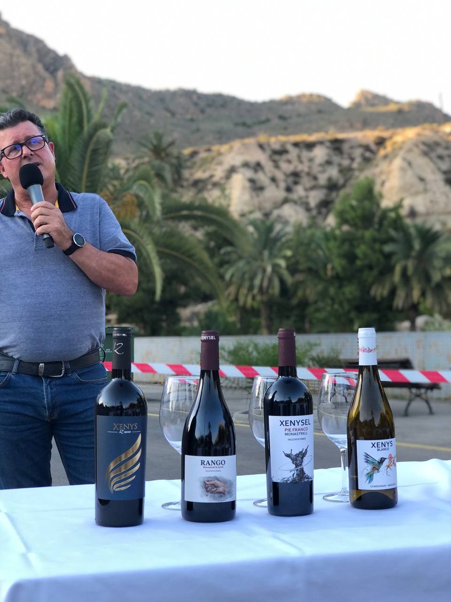 Francisco Gómez nos ilustra con las exquisiteces de los vinos de <a href="/1BODEGASXENYSEL/">BODEGAS XENYSEL</a> de <a href="/VinosJumilla/">Vinos DOP Jumilla</a> en <a href="/AytodeOjos/">Ayuntamiento de Ojós</a> 🍷👏
