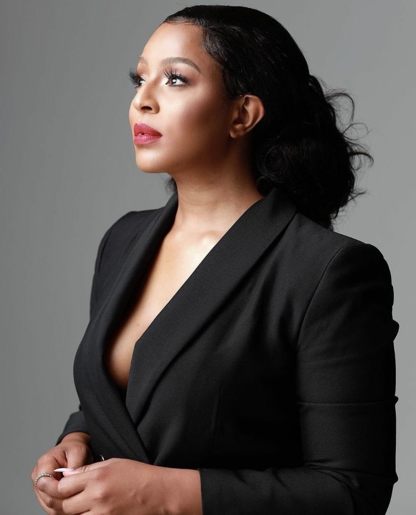 _MoYaSelabe's tweet photo. But this woman can act snd she's flames, jealous down 🔥🔥  #TheQueenMzansi Jessica Nkosi aka Thando 🙌🏽 https://t.co/opT9VOy01z