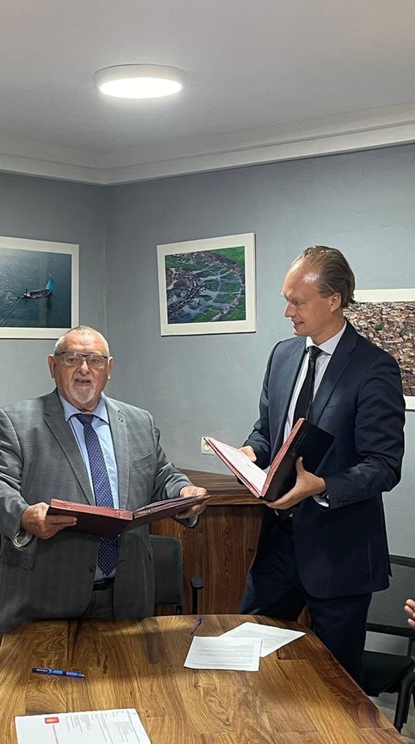 NielsBossen's tweet photo. Un nouveau partenariat pour le Mali est établi ! 🇲🇱🇩🇰

L'Ambassade du Danemark vient de signer un accord avec le Conseil des Invetisseurs Européens at Mali. Avec ce projet plus que 6000 maliens profiteront d’une formation technique de qualité ! #SDG4 #SDG5 #SDG8 https://t.co/LvCEAXHShM