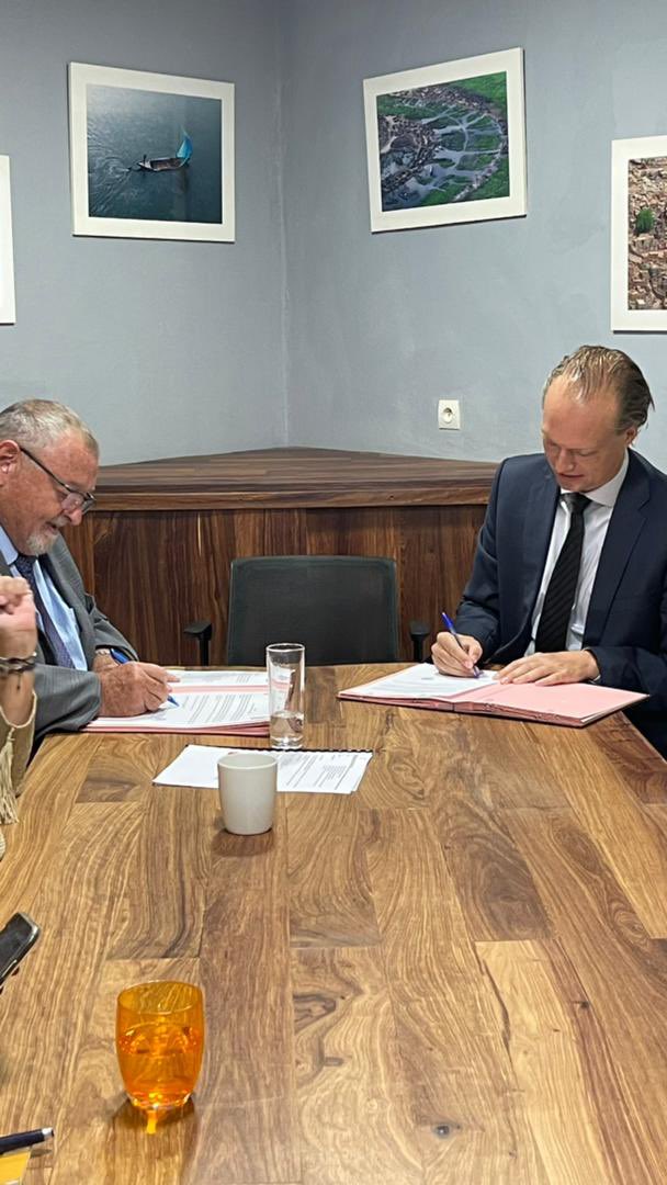 NielsBossen's tweet photo. Un nouveau partenariat pour le Mali est établi ! 🇲🇱🇩🇰

L'Ambassade du Danemark vient de signer un accord avec le Conseil des Invetisseurs Européens at Mali. Avec ce projet plus que 6000 maliens profiteront d’une formation technique de qualité ! #SDG4 #SDG5 #SDG8 https://t.co/LvCEAXHShM
