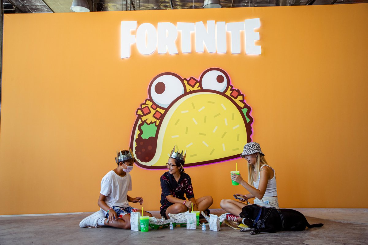 Fortnite's tweet image. Only a few hours left before the Tacos disappear! 

Head over to El Rey’s Taco Tuesday (8175 Melrose Ave, West Hollywood, CA 90046) before 2PM PT and share your pics from the experience using #TheKingHasArrived
