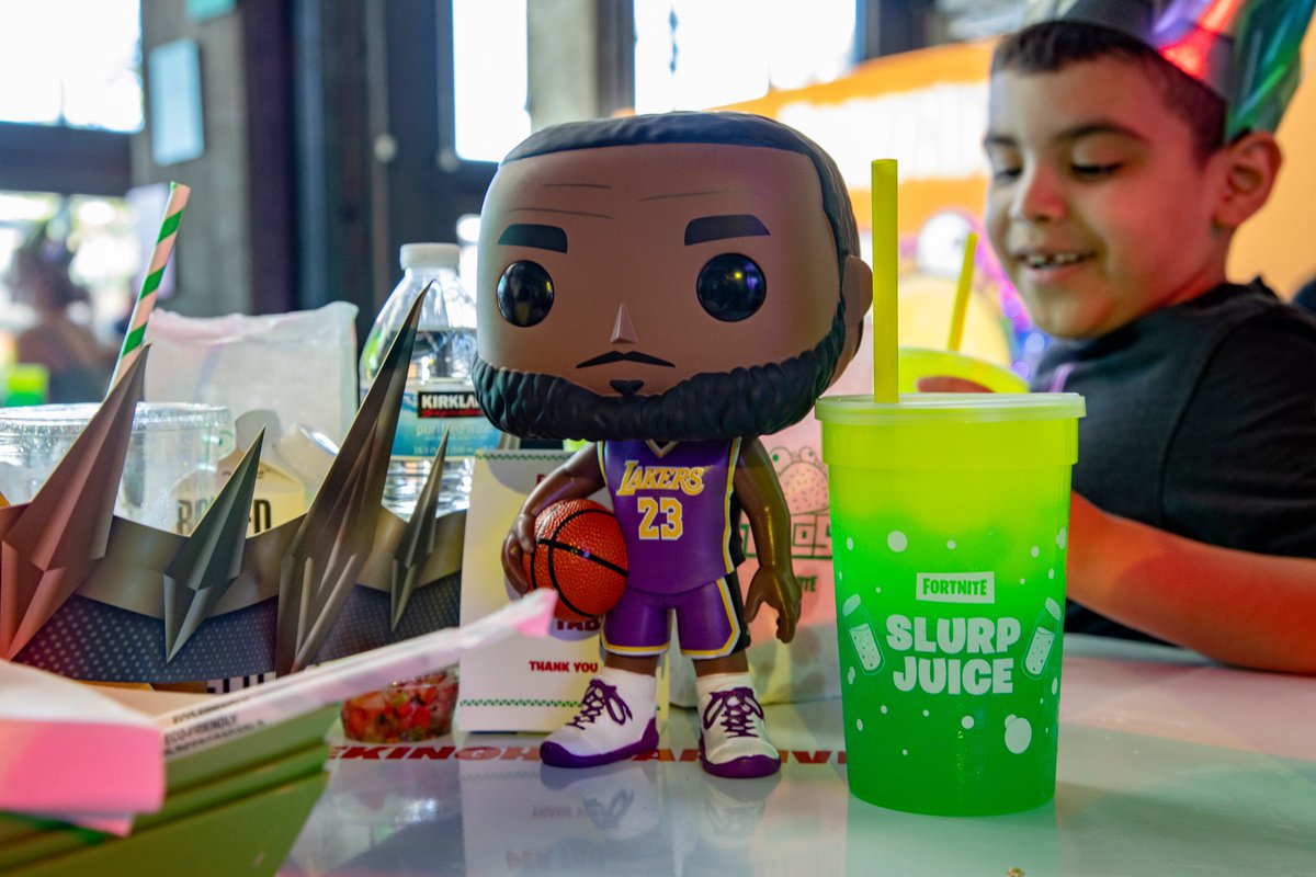 Fortnite's tweet image. Only a few hours left before the Tacos disappear! 

Head over to El Rey’s Taco Tuesday (8175 Melrose Ave, West Hollywood, CA 90046) before 2PM PT and share your pics from the experience using #TheKingHasArrived