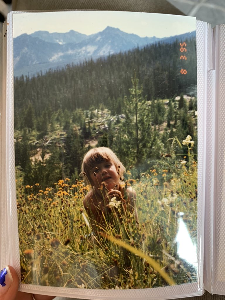 nemucla's tweet photo. My sisters baby photos vs mine #SecondChildProbs https://t.co/oIS0ftyN6t