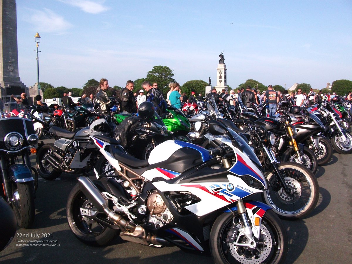 PlymouthDevon1's tweet photo. Hundreds of motorbikes roared onto Plymouth Hoe this evening for Plymouth Bike Night... 🏍️ 🛵 🏍️
#Plymouth @Plymbikenights @Plymouth_Live #bloodservice #BikeRide #bikelife #bike #motorcycle #motorbike #Motorbikes #motorcycles #BikeNight https://t.co/1OtkjQpYPa