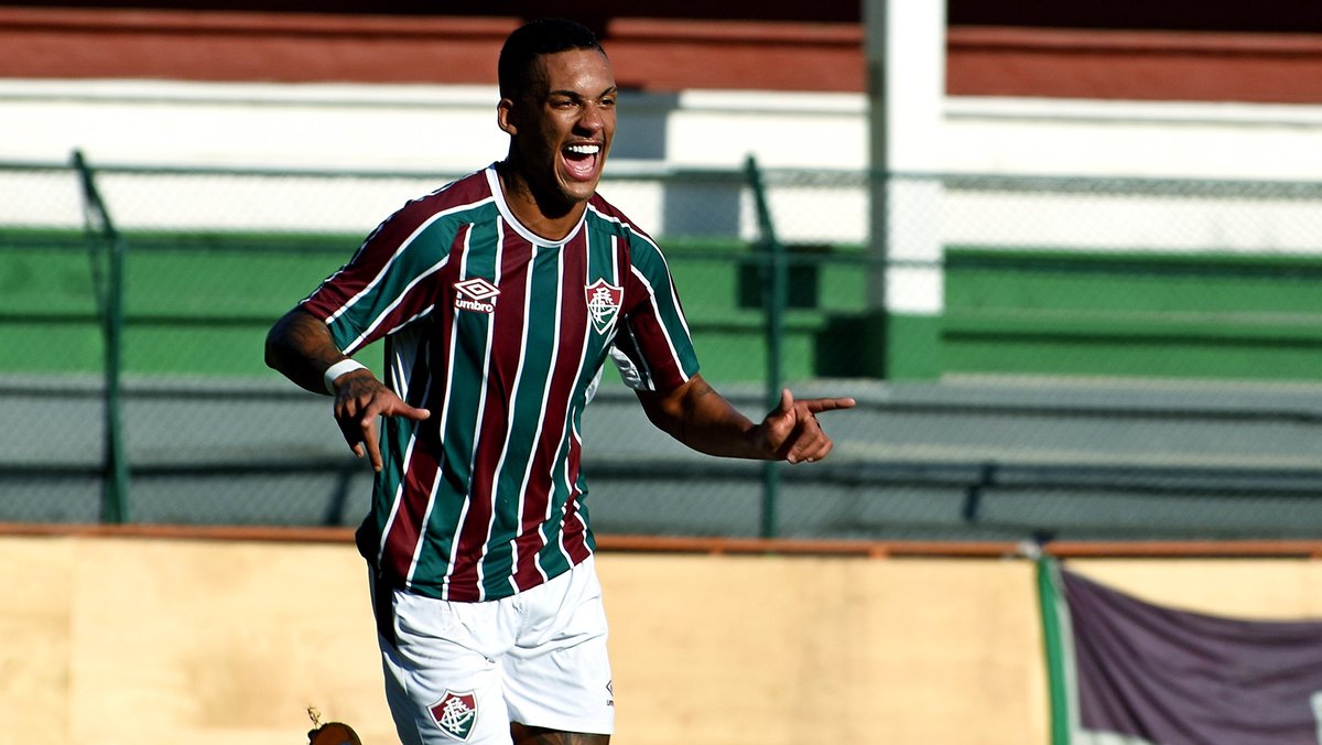 FluminenseStuff's tweet photo. Fim de jogo: Fluminense 4x0 Figueirense (Lucas Barcelos [3x], Matheus Martins).

- Tricolor goleia catarinenses em casa, se recupera e sai da lanterna do Grupo B!

🇭🇺 | #FLUxFIG | #Sub23 https://t.co/RxiuTYv2R0