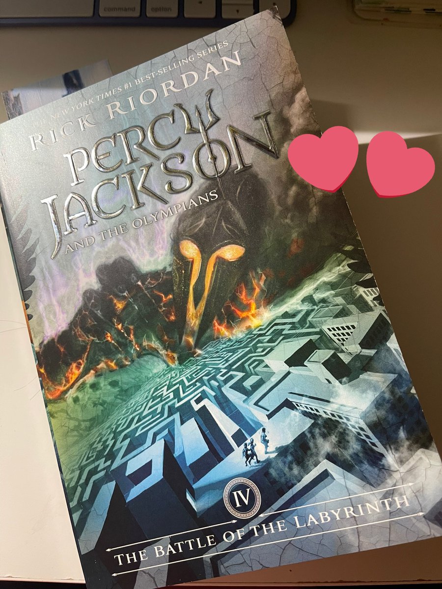 SrtaLucio's tweet photo. Current read, goal is to finish the serious before the end of this month. https://t.co/9mGEgbvktA