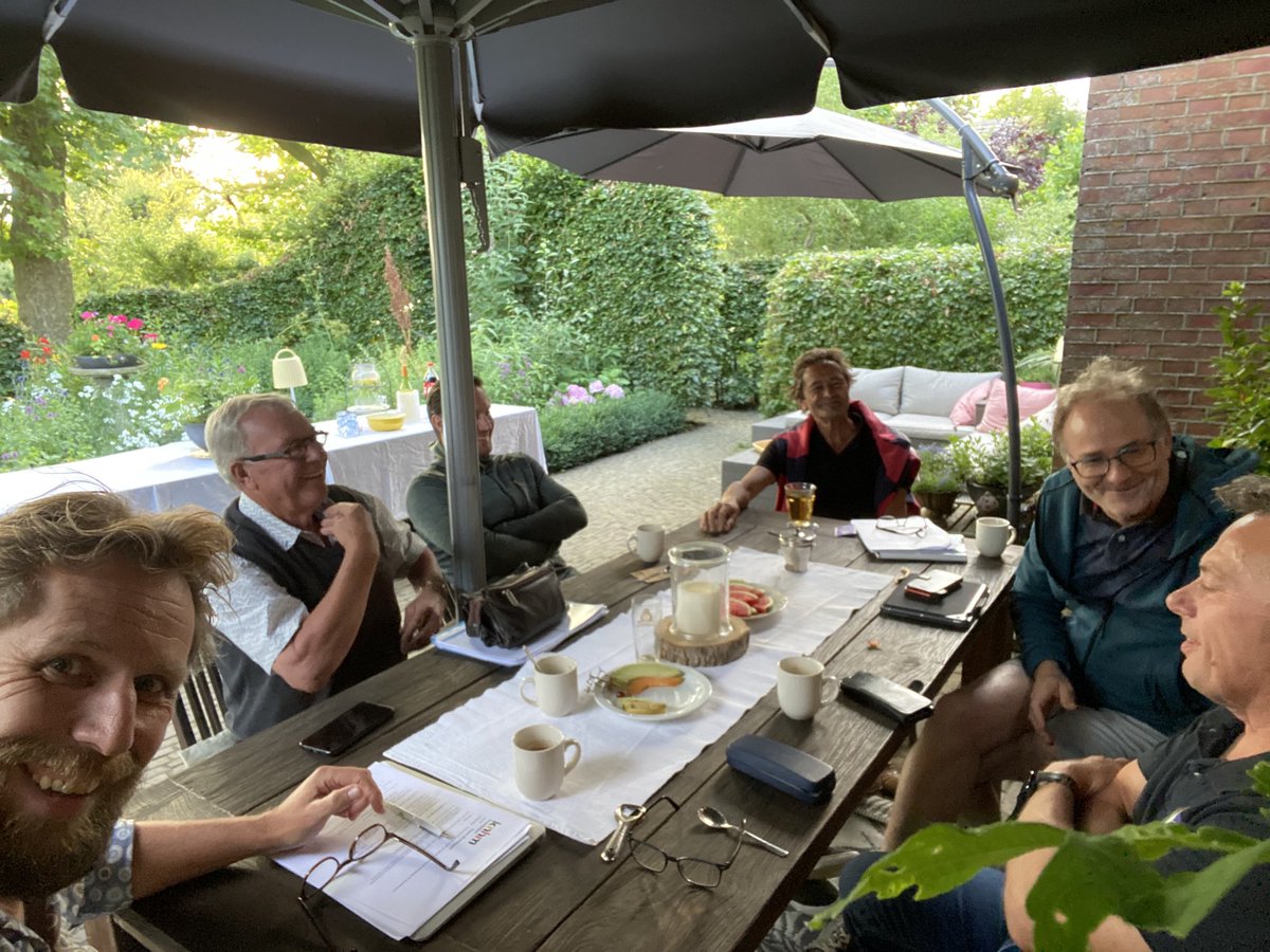 ⁦<a href="/KNHM_/">m.k</a>⁩ Groningen. Een bezoek gebracht aan een mooi project in #Garrelsweer. Mooi om te zien wanneer het dorp iets echt wil het wordt gerealiseerd. ⁦Daarna een hapje, een drankje en bijpraten. ⁦<a href="/Arcadis_NL/">Arcadis Nederland</a>⁩ ⁦<a href="/Eemsdelta/">Gemeente Eemsdelta</a>⁩ ⁦<a href="/KernmetPit/">Kern met Pit</a>⁩