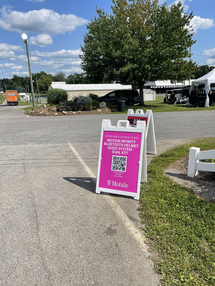 Setting up for Butler Bikes and BBQ. 6000 people expected and it’s a beautiful weekend. Proud to Sponsor the Vets Ride this weekend #STRGoesLocal <a href="/DianeOddo/">Diane Oddo</a> <a href="/Leenasays/">Leena</a> <a href="/CleveJaye/">JayeJaye</a> <a href="/jasonjonesmi/">JJ</a> <a href="/IreneKieweg/">Irene Yuan Kieweg</a> @MagentaAshley1